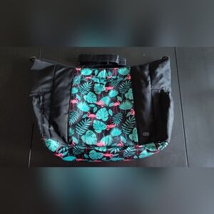 lug Shuffle duffle bag in Flamingo black